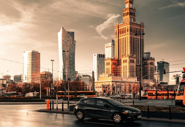 Jakie auto wynająć w Warszawie? Poradnik dla niezdecydowanych