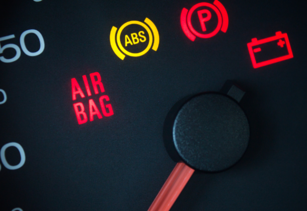 Kontrolki w samochodzie – sprawdź, co oznaczają!