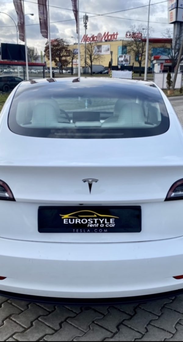 Wypozyczalnia aut elektrycznych Warszawa Tesla 3